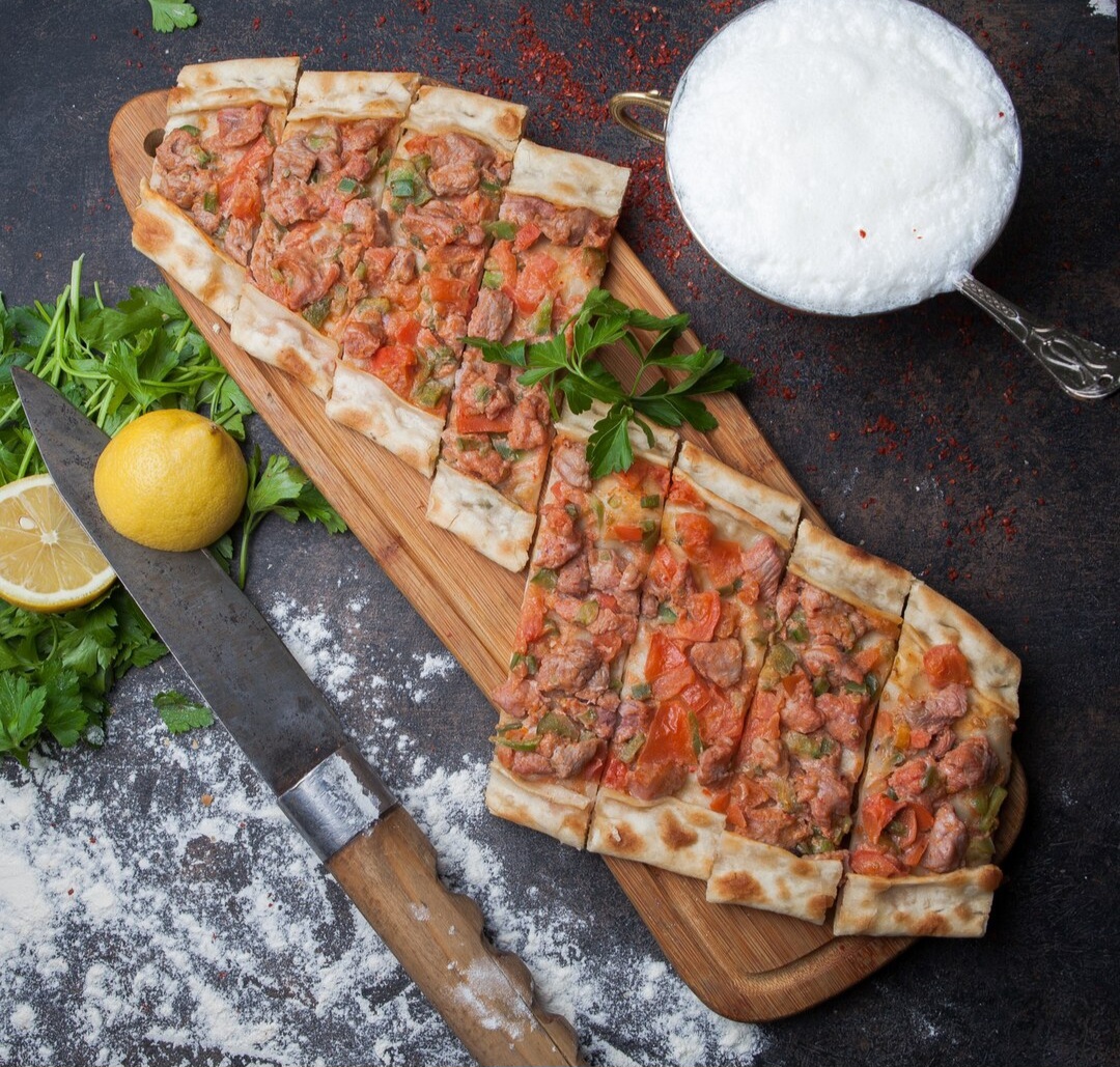 Açık Kuşbaşı Pastırmalı Pide