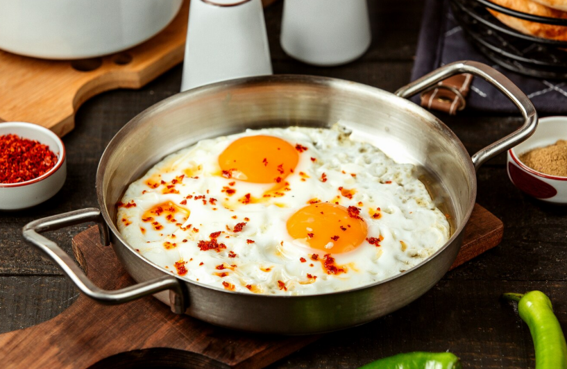 Sahanda Yumurta (Sade)